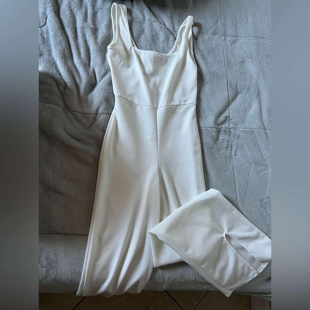 White jumpsuit boohoo never worn size US 4